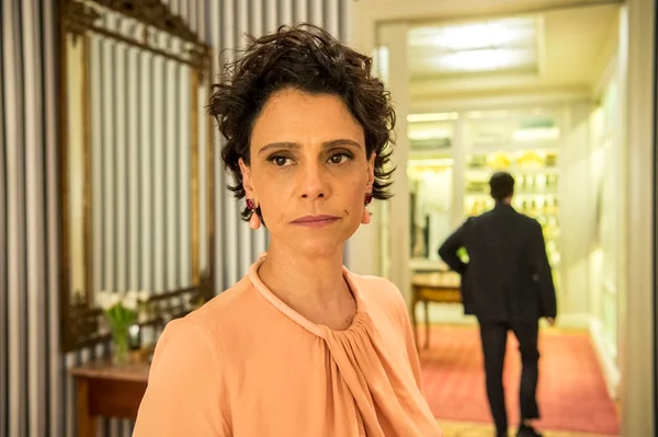 Amor de Mãe: venenosa, Lídia destrói namoro de Magno e Betina
