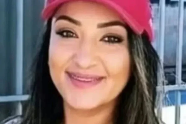 Imagem colorida de mulher assassinada - Metrópoles