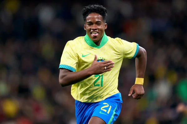 Foto colorida de Endrick, com camisa da Seleção BRasileira - Metrópoles