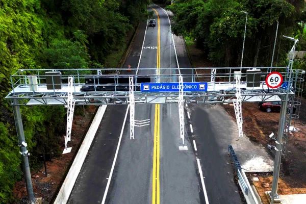 Pedágio "free flow" começa a funcionar na Via Dutra até março de 2025. Pórticos serão instalados entre Arujá, na Grande SP e a capital - Metrópoles