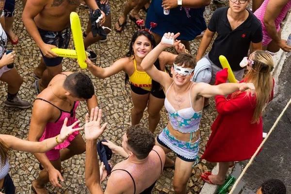 Babydoll de Nylon: veja como será o retorno do bloquinho em 2019