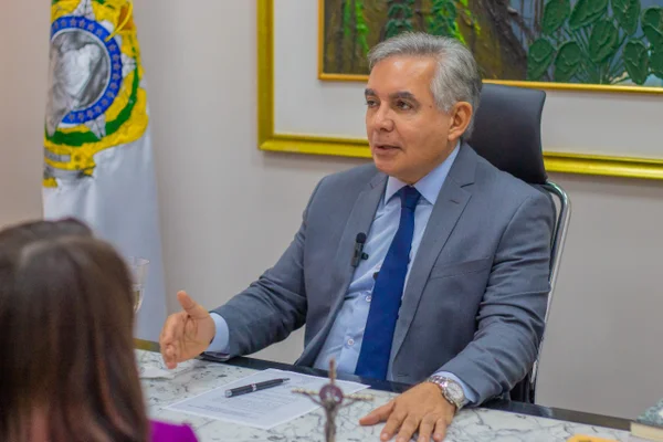 Desembargador tenta emplacar mulher em vaga da OAB no TJ-AM