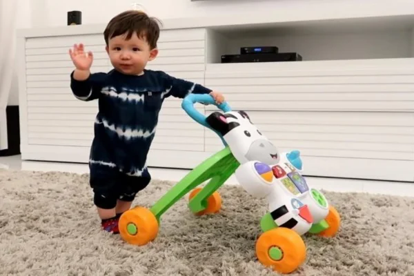 Vídeo. Pyong Lee se derrete ao mostrar o filho andando: “Ele é perfeito”