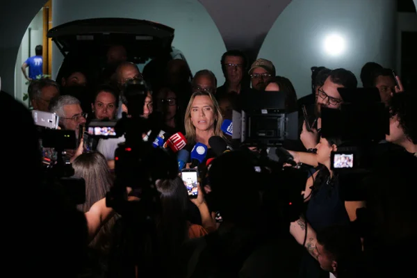 “Foi quase”: Celina diz que vai para 2º turno “com alegria” e fala em apoio - destaque galeria “Foi quase”: Celina diz que vai para 2º turno “com alegria” e fala em apoio - destaque galeria