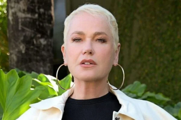 Diagnóstico de doença levou Xuxa a fazer transplante capilar; entenda