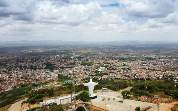 Imagem colorida da cidade Palmeira dos Índios vista de cima - Metrópoles