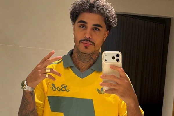 MC Livinho chama ex para jantar e leva invertida: "Toma, distraído" - Metrópoles