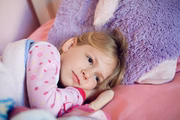Descanse: ao dar ao corpo bastante tempo para descansar, você ajudará o sistema imunológico a ter a energia que precisa para trabalhar na luta contra o vírus. Uma boa noite de sono e cochilos durante o dia ajudam o corpo a se recuperar mais rápido
