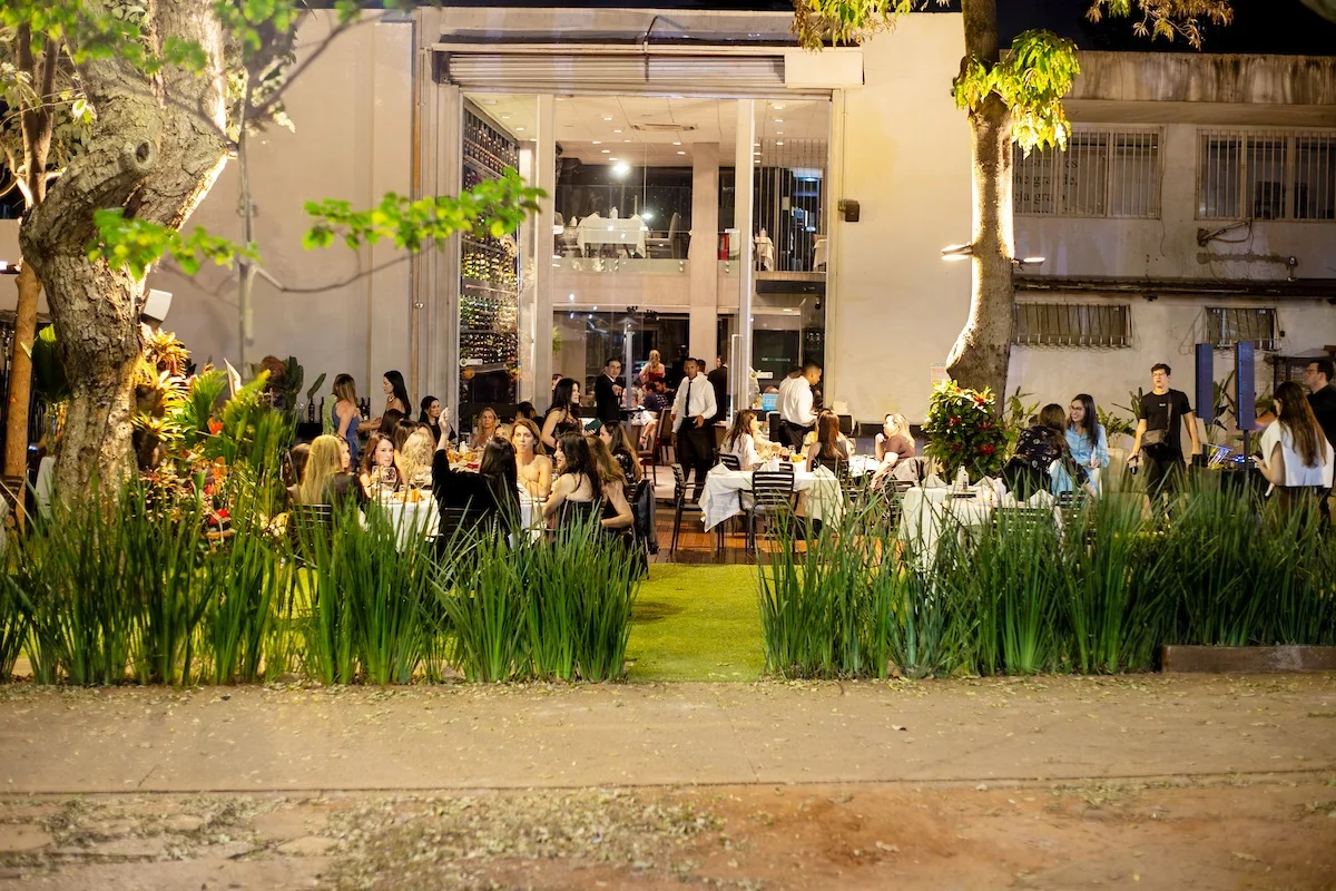 Área externa do restaurante Bloco C Área externa do restaurante Bloco C