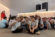 Estudantes do 6° esbanjam sorriso na exposição