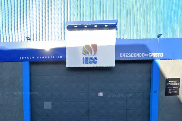 Imagem colorida da fachada da Igreja Evangélica Crescendo em Cristo (IECC), cujo pastor é acusado de assediar sexualmente ao menos 25 mulheres. - Metrópoles