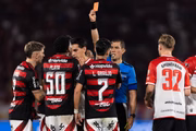 Jogador foi expulso no jogo de ida das quartas da Libertadores.