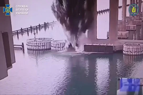 Imagem colorida de ataque a ponte na Crimeia - Metrópoles