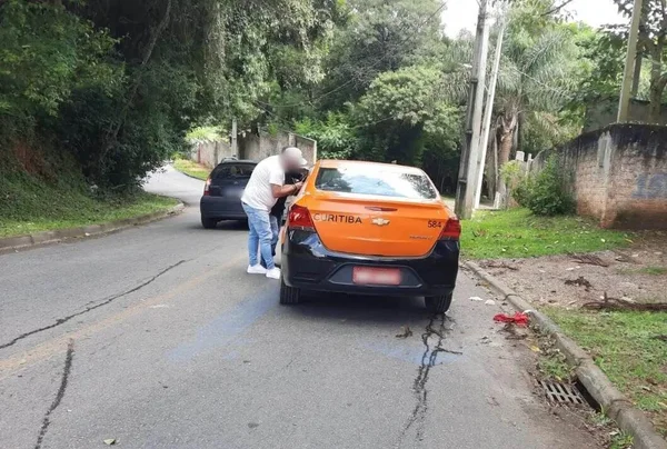 Mulher atropela ex-marido após sexo em rua sem saída em Curitiba