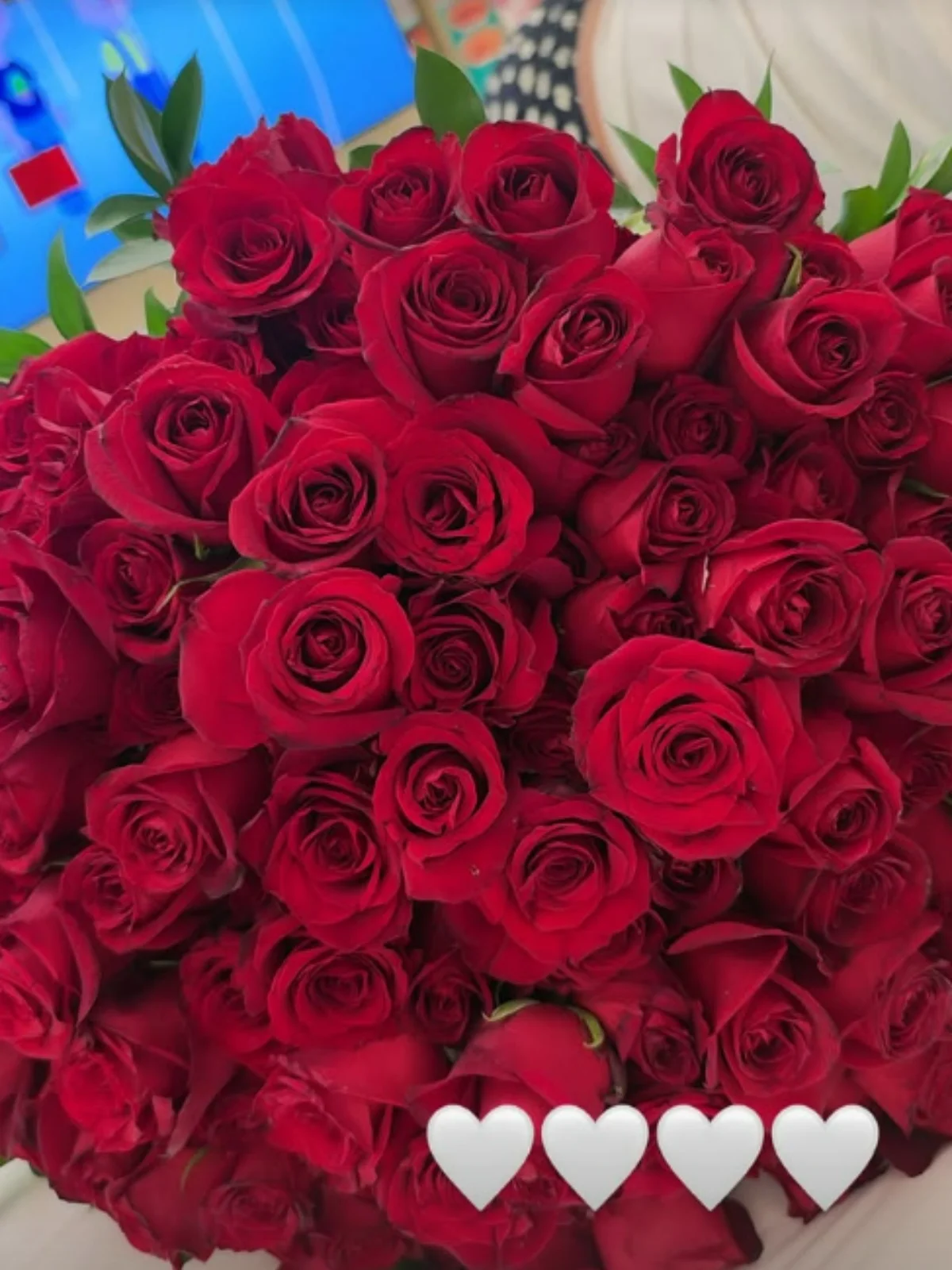 Virginia Fonseca mostrou buquê de rosas vermelhas que recebeu. Virginia Fonseca mostrou buquê de rosas vermelhas que recebeu.