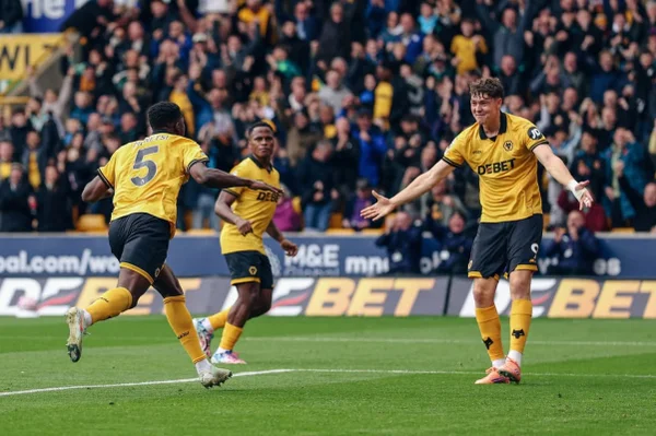 Jhon Arias perde gol inacreditável pelo Wolverhampton contra o Brighton