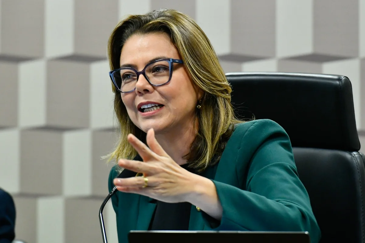 Conforme acordo, governo lidera comissão da taxa das blusinhas
