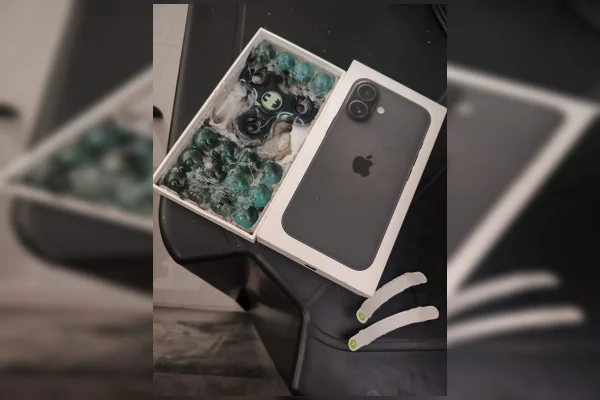 Cliente compra Iphone de quase R$ 5 mil e recebe bolinhas de gude no DF