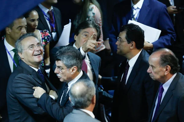 Políticos se manifestam sobre abertura de inquérito de Fachin