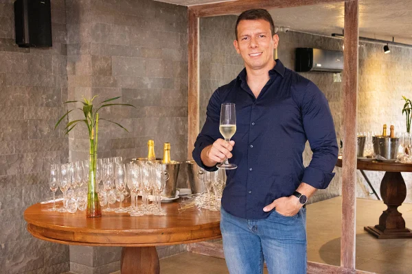 Bruno Mendes brinda aniversário com almoço especial no Lago Sul