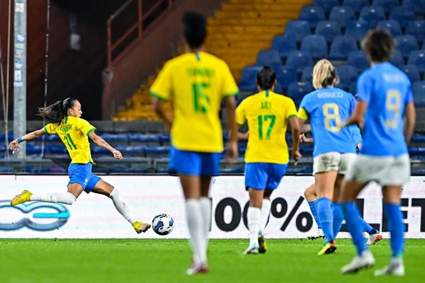Seleção Brasileira jogando contra Itália - Metrópoles