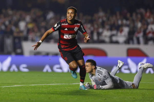 São Paulo é superado pelo Flamengo e continua tropeçando no Brasileiro