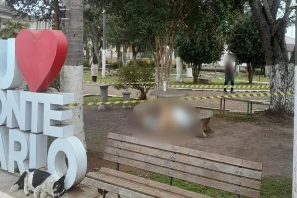 Imagem colorida- praça de SC que o morador de rua foi morto- Metrópoles