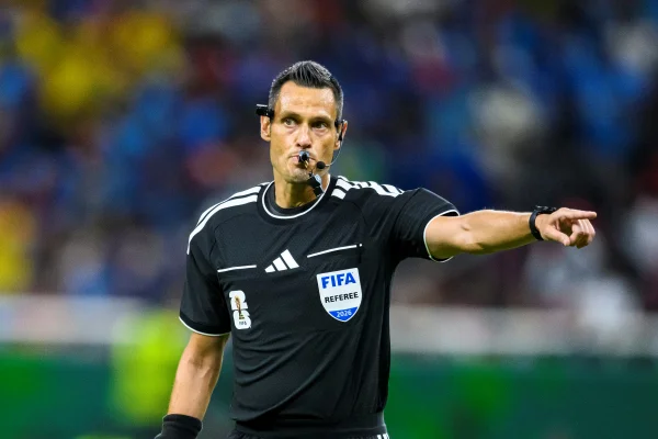 Árbitro italiano Maurizio Mariani
