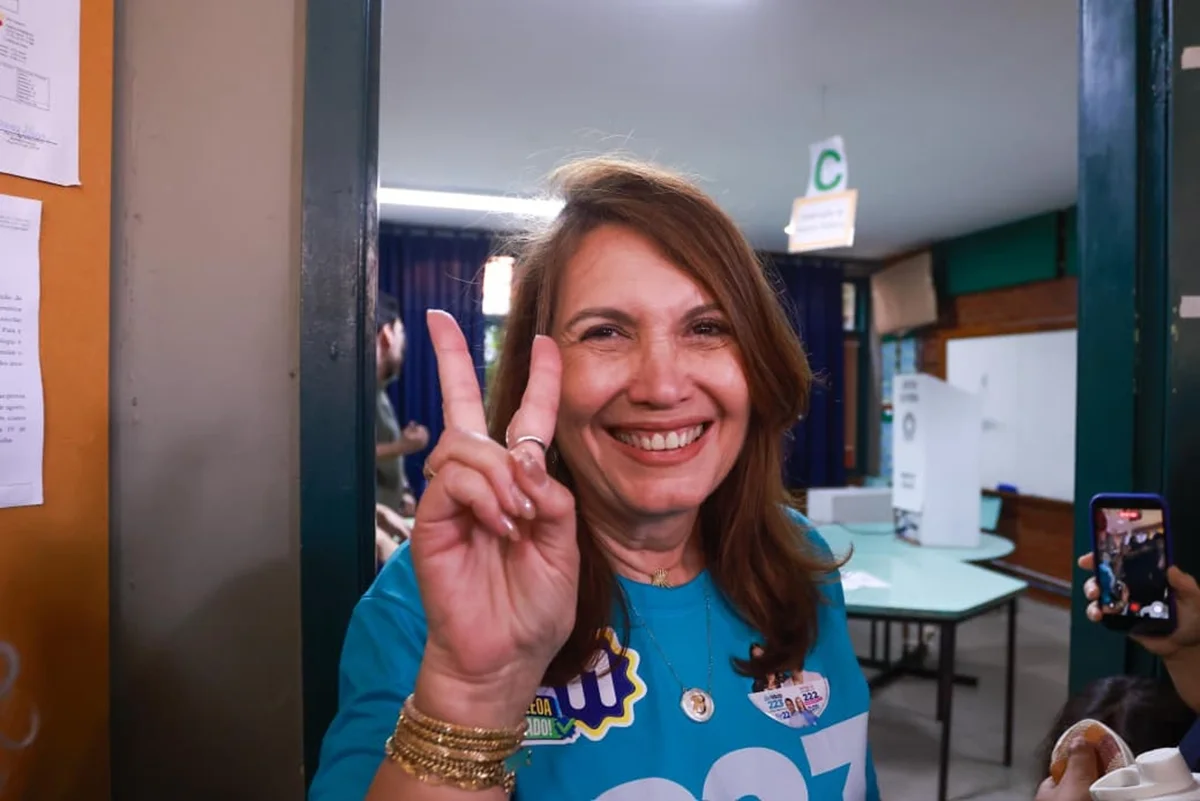 Bia Kicis vota neste domingo Bia Kicis vota neste domingo