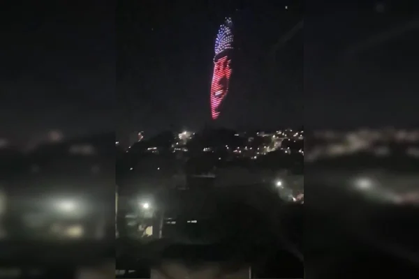 Imagem colorida de Vini Jr nos céus do Rio - Metrópoles
