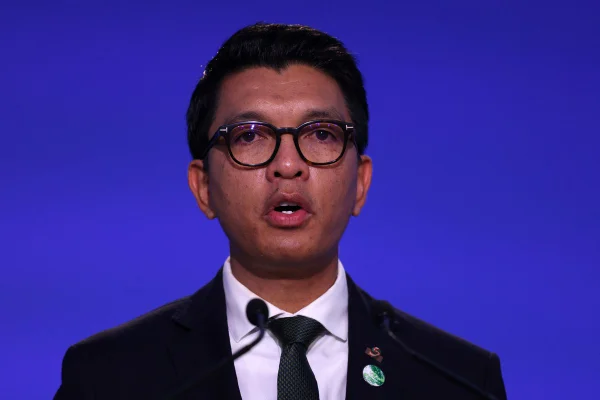 Imagem colorida mostra presidente de Madagascar - Metrópoles