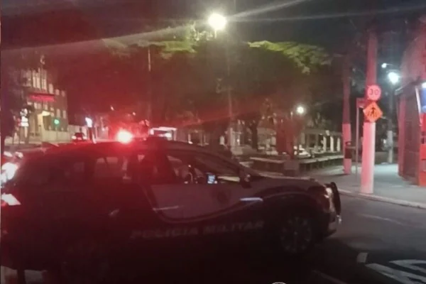 Cuspe em PMs, tentativa de homicídio e desacato: trio é preso em SP - Metrópoles