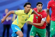 Marquinhos disputa bola com Hakimi Marquinhos disputa bola com Hakimi
