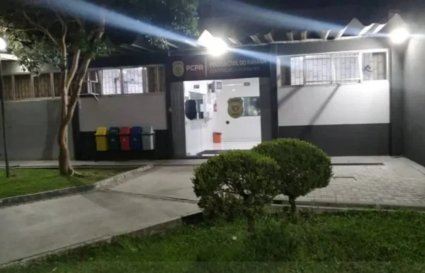 Homem é preso após ameaçar cobrador de estação-tubo e xingar casal com deficiência em Curitiba
