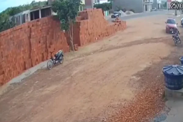 Flagrante de moto sem piloto intriga moradores na Paraíba