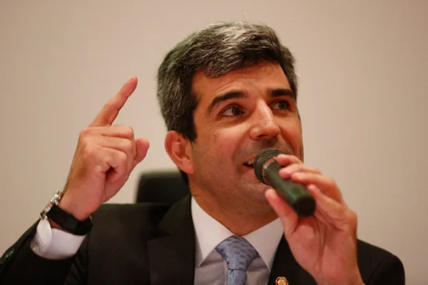 Juliano Costa Couto vence eleição na OAB-DF