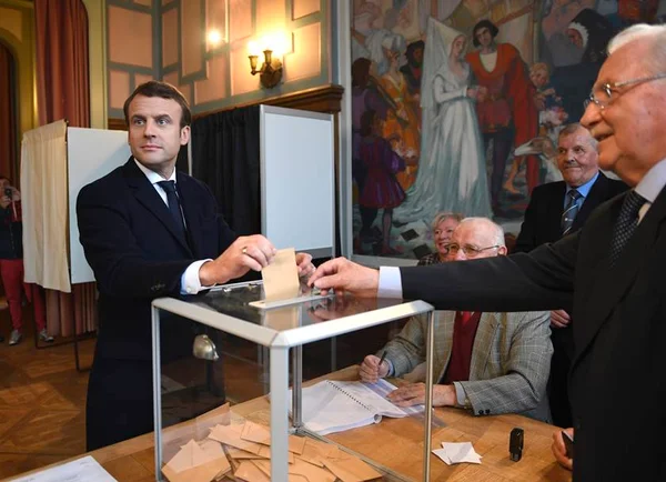 Promotores franceses investigam hackeamento da campanha de Macron