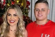 Deolane Bezerra e Giliard Santos posam na noite de Natal