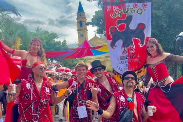 Conhecidos como “carniceiros”, integrantes do Bloco Urubó celebram a tradição na Freguesia do Ó. Desfiles acontecem neste sábado e domingo - Metrópoles