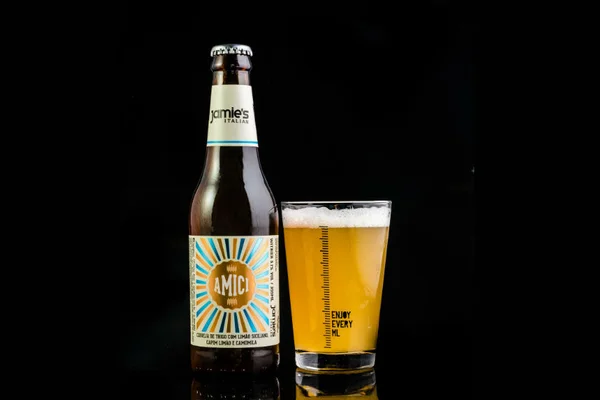 Chef Jamie Oliver lança cerveja em parceria com a brasileira Way Beer