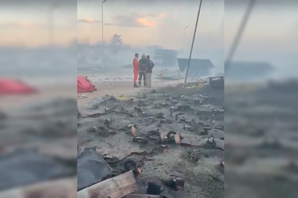 Imagens mostram destruição após incêndio em centro de recicláveis no DF