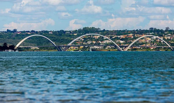 UnB é notificada por lançar esgoto sem tratamento no Lago Paranoá
