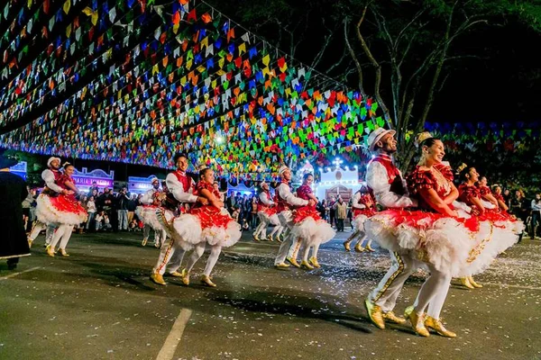 Festa Junina do Iate abre temporada com tema São João da Roça