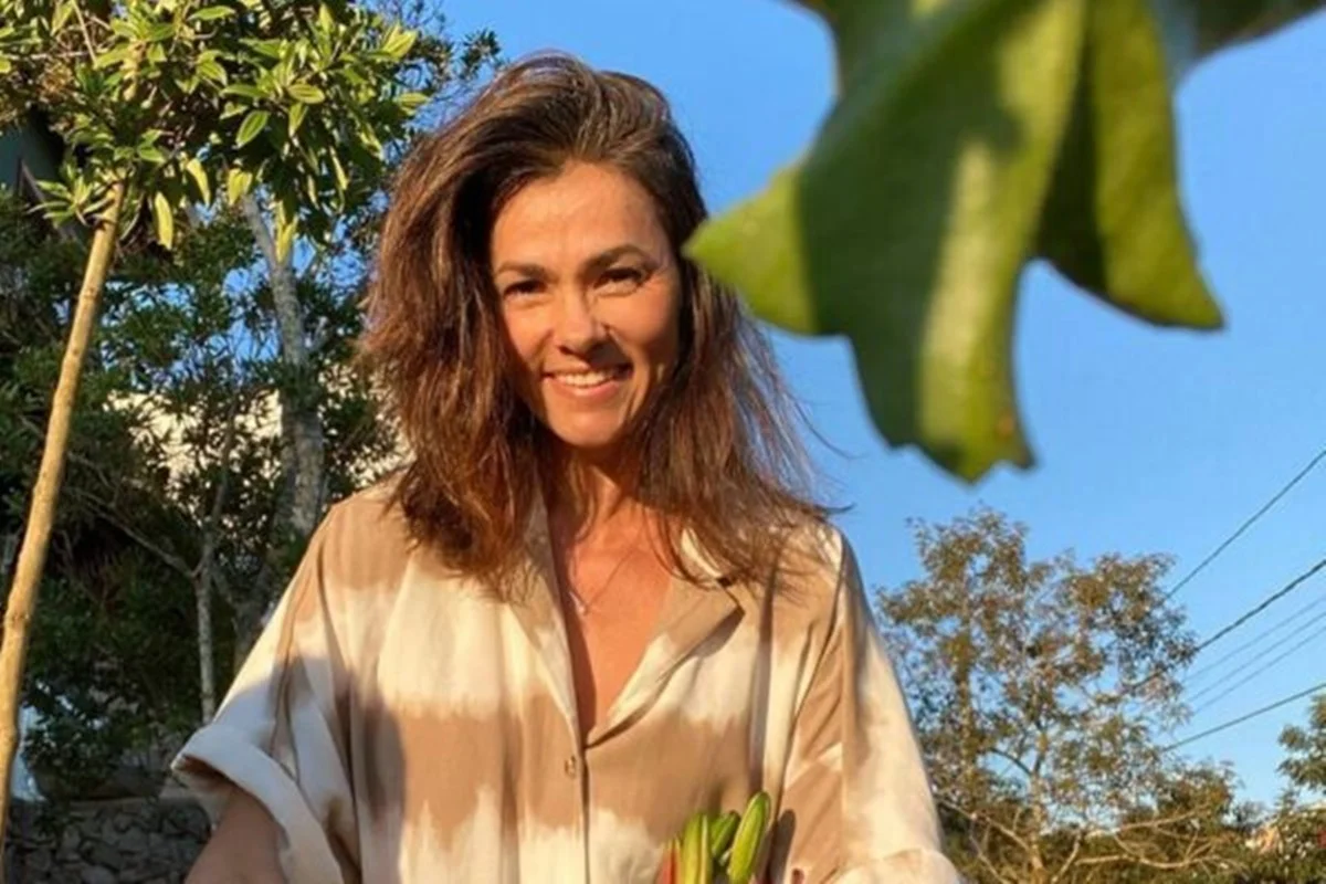 Suzana Alves, ex-Tiazinha, posa sorridente para o Instagram Suzana Alves, ex-Tiazinha, posa sorridente para o Instagram