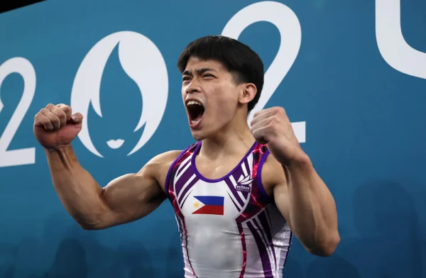 Ginasta filipino acusa mãe de roubar seu dinheiro após ouro olímpico