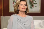 Debora Bloch caracterizada como Odete Roitman, de Vale Tudo