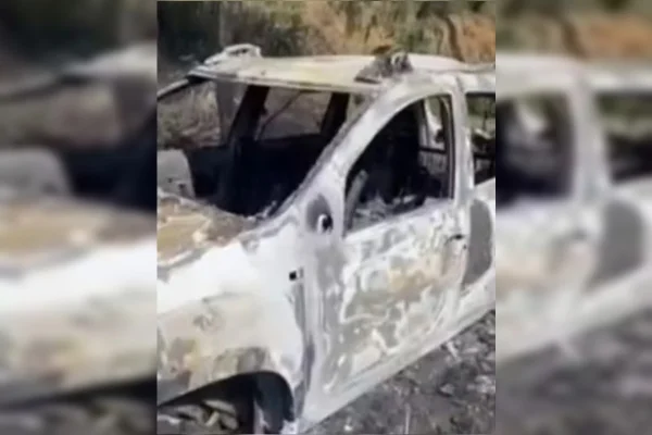 Mulher é morta a facadas em carro junto com amigo; ex é o suspeito