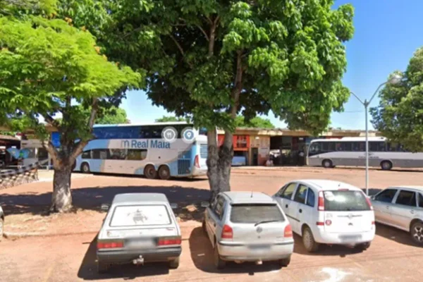 Empresa de ônibus é condenada a indenizar passageiro que esperou 8h para embarcar para Uruaçu, Goiás