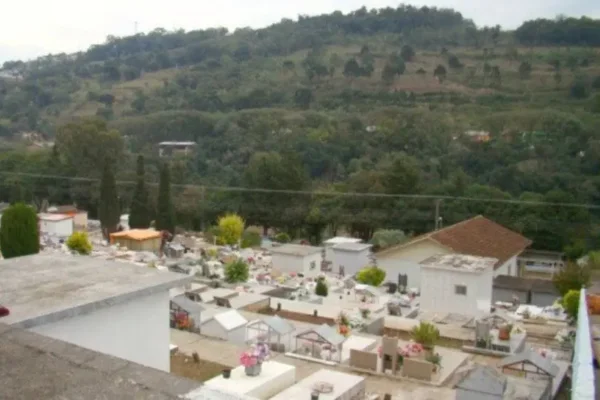 Cemitério em que família vedou corpo errado e descobriu instantes antes do enterro