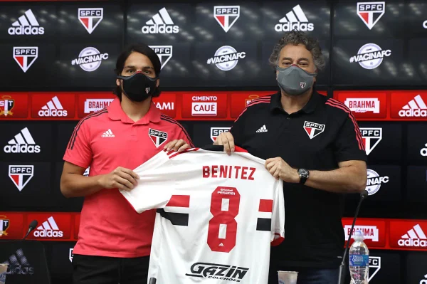 Apresentado, Benítez exalta história do São Paulo: “Camisa pesada”